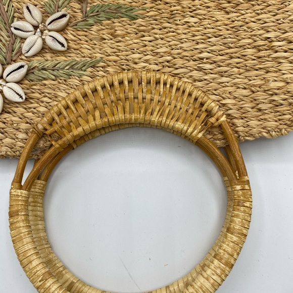 Real seashells straw tote for summer. Large cavity so perfect for the beach. - Picture 5 of 7